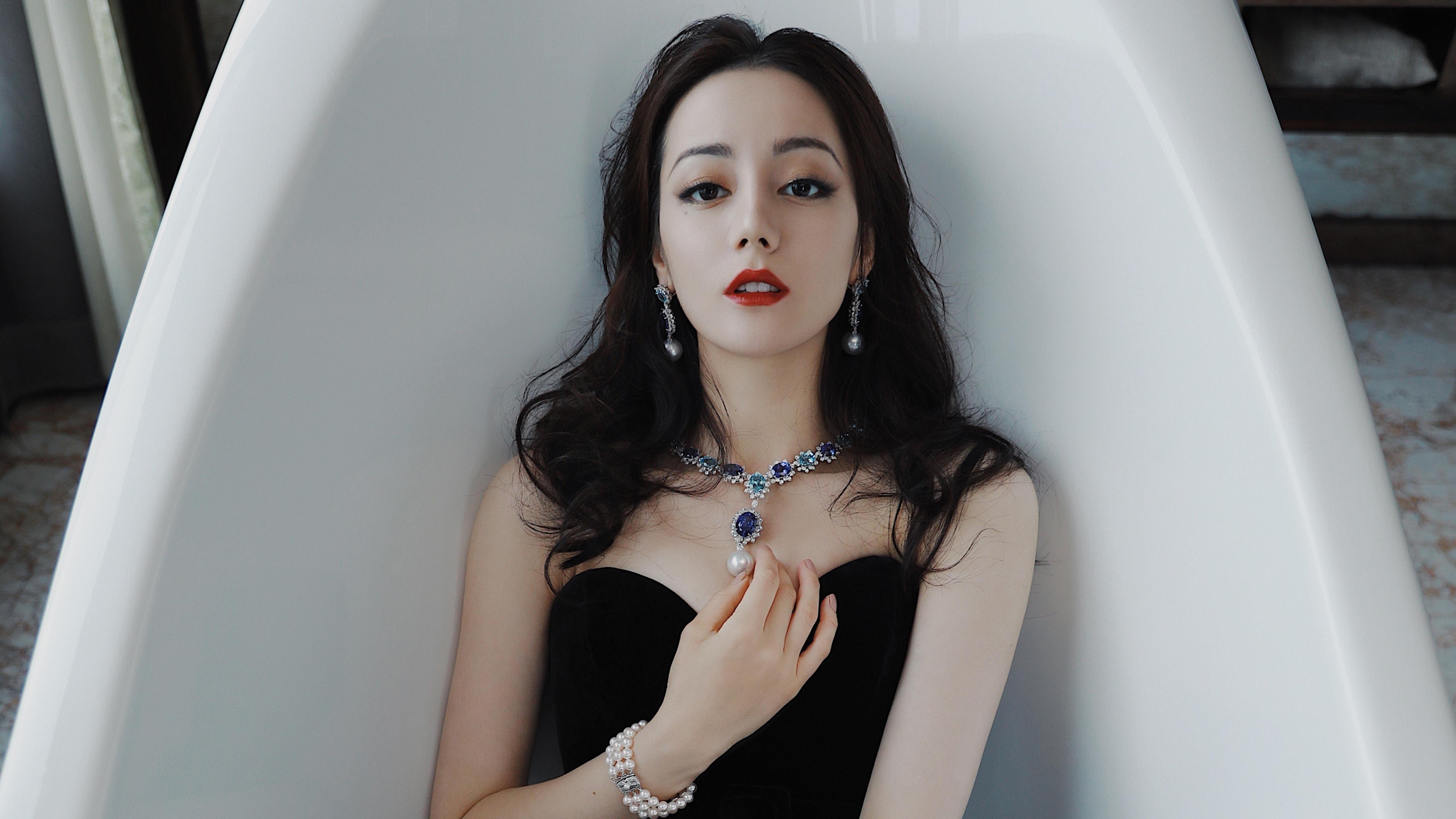 开云体育官方网入口-赛场“秀技”盛宴：突破、扣篮、助攻精彩瞬间一网打尽，秀球技啥意思