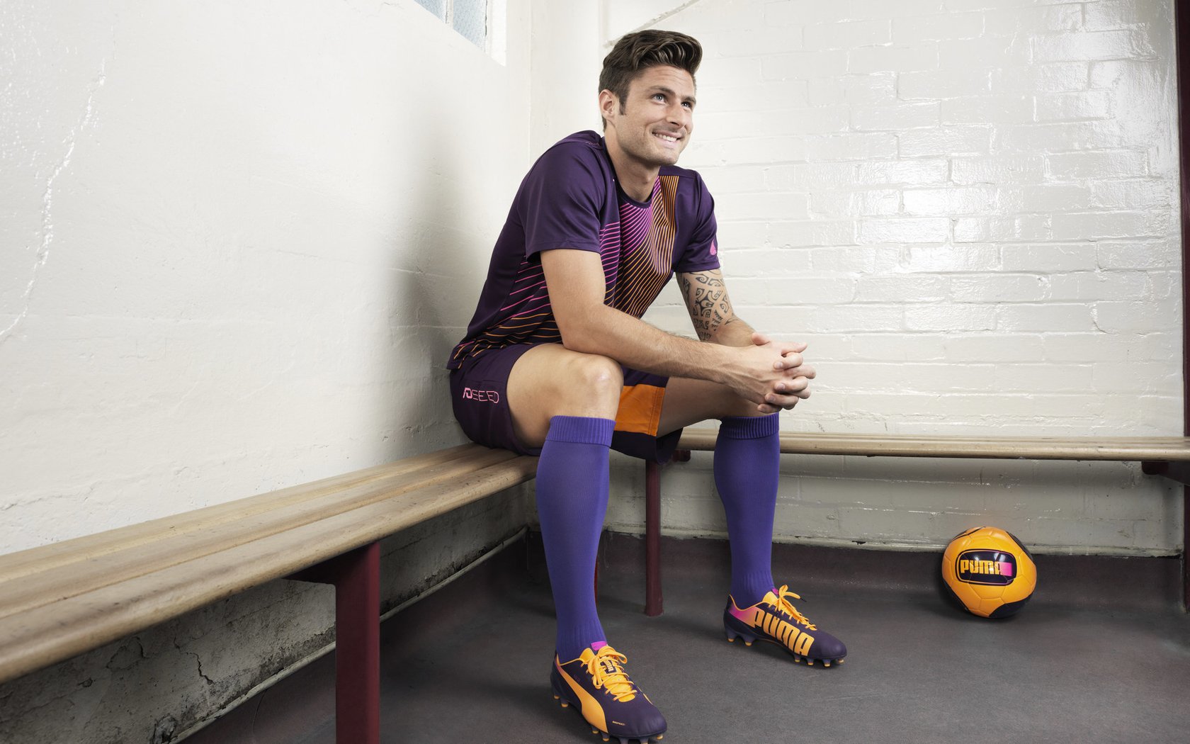 赛场内外：球员在粉丝中的人气与影响力，赛场内外英文